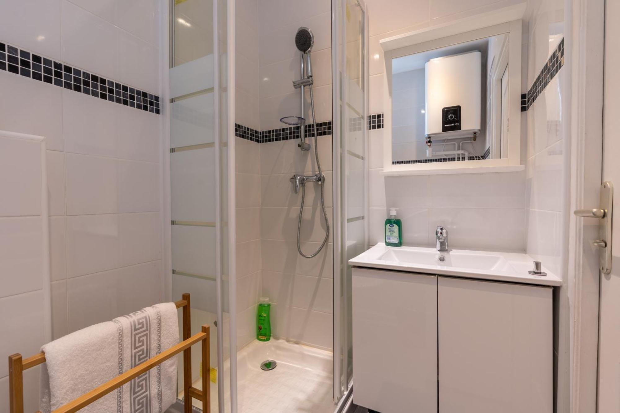 Charmant 2 pièces pour 4 personnes à Courbevoie Apartamento Exterior foto